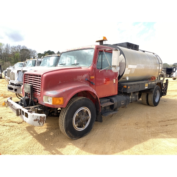 1995 INTERNATIONAL 4700 Asphalt Distributor Truck