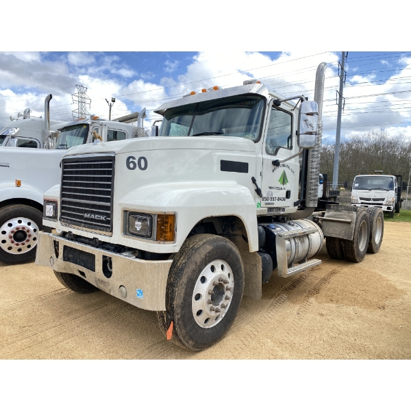 2019 MACK PI64T Day Cab Truck