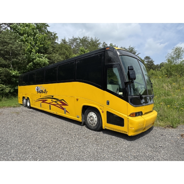 1998 MCI 102-EL3 Bus