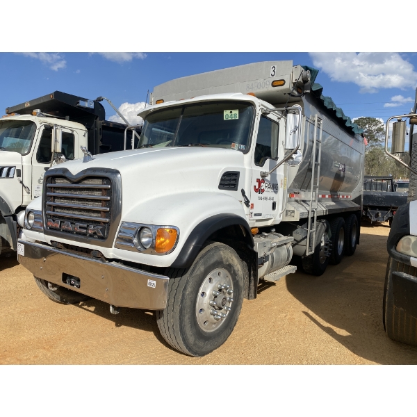 2007 MACK CV713 Dump Truck