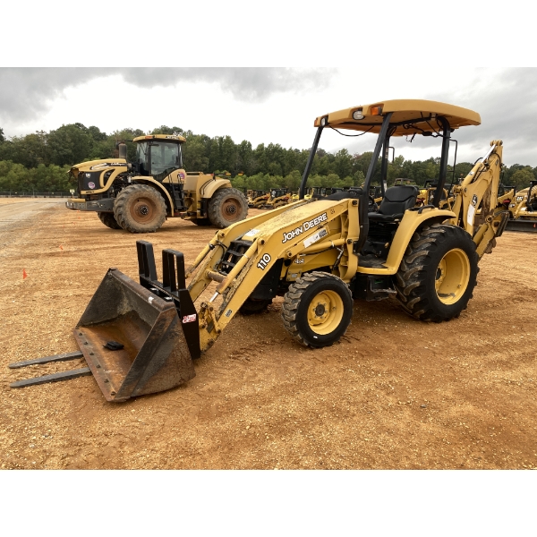JOHN DEERE 110 Backhoe