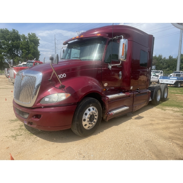 2014 INTERNATIONAL PROSTAR+ 122 Sleeper Truck