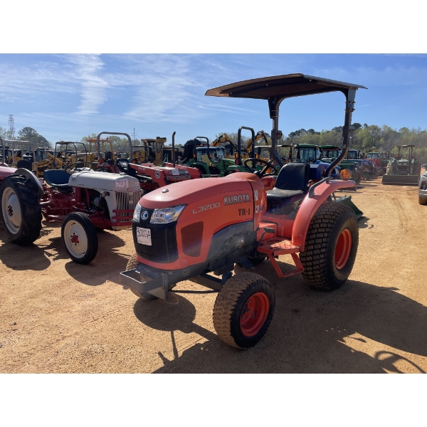 KUBOTA L3200 Farm Tractor