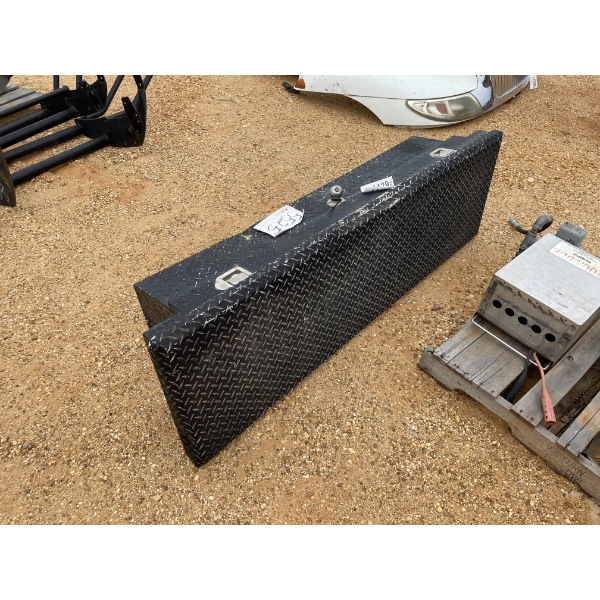 BLACK ALUM DIAMOND PLATE TOOLBOX
