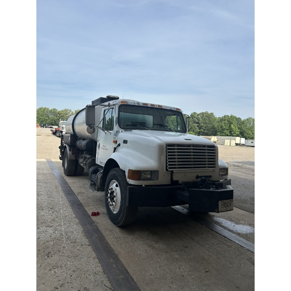 2001 INTERNATIONAL 4700 Asphalt Distributor Truck
