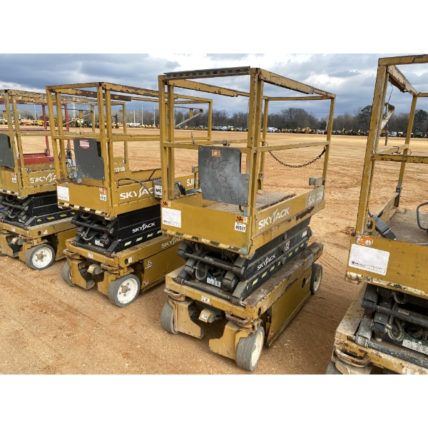 2017 SKYJACK SJIII-3219 Scissor Lift