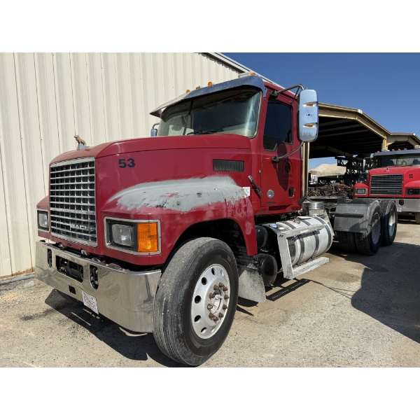 2020 MACK PI64T Day Cab Truck