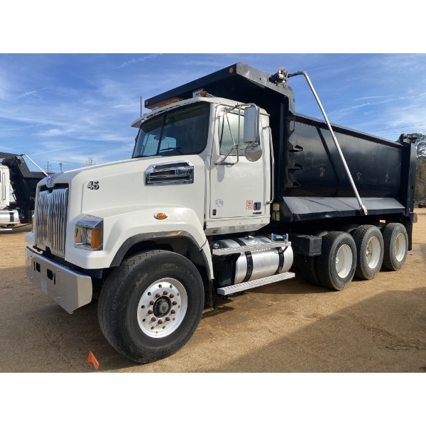 2016 WESTERN STAR 4700SF Dump Truck
