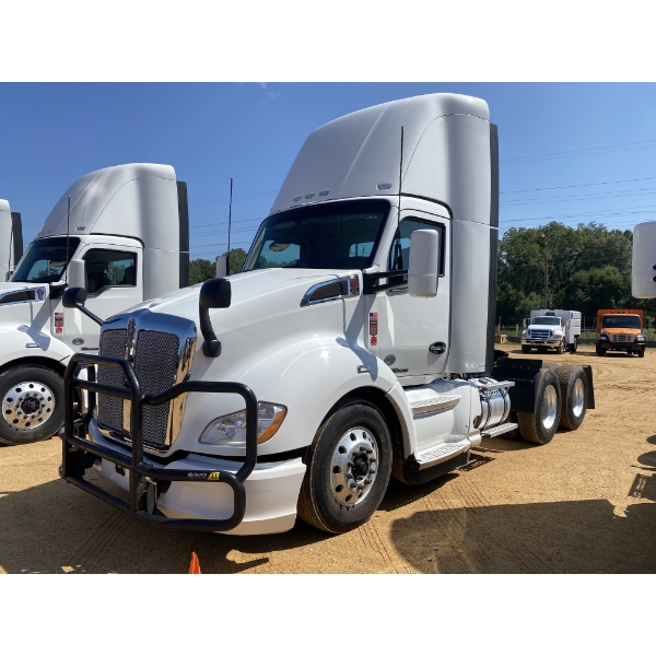 2021 KENWORTH T680 Day Cab Truck