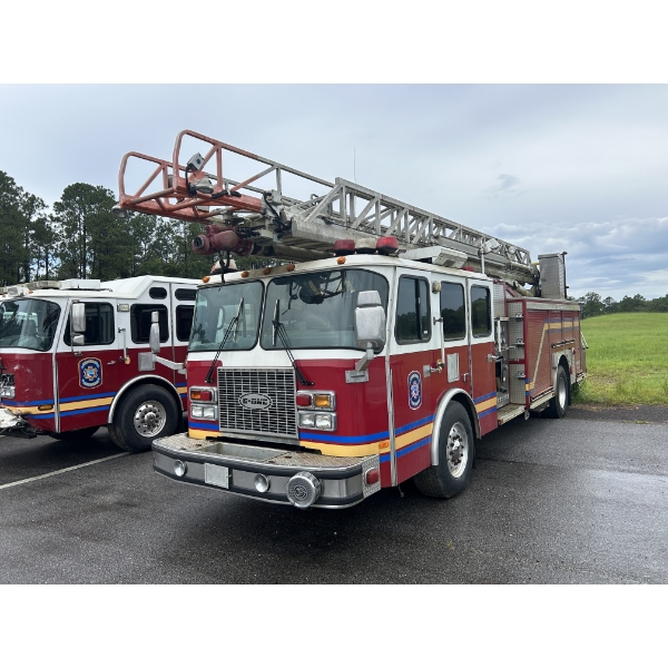 2002 SPARTAN LADDER FIRE TRUCK Emergency Vehicle