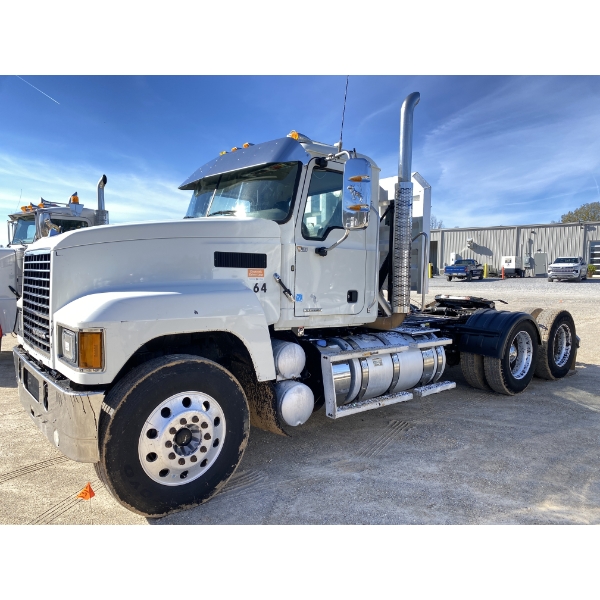 2019 MACK PI64T Day Cab Truck
