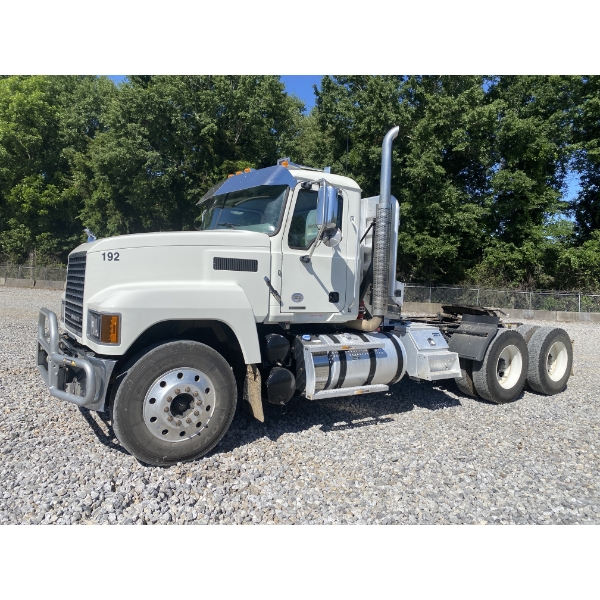 2019 MACK PI64T Day Cab Truck