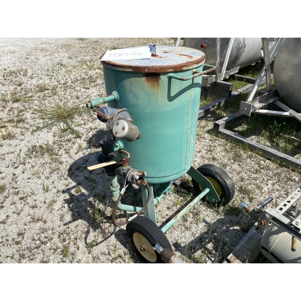 1992 CLEMCO 2452 ABRASIVE BLAST MACHINE