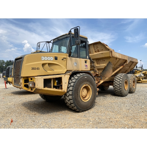 2005 JOHN DEERE 300D Articulated Truck