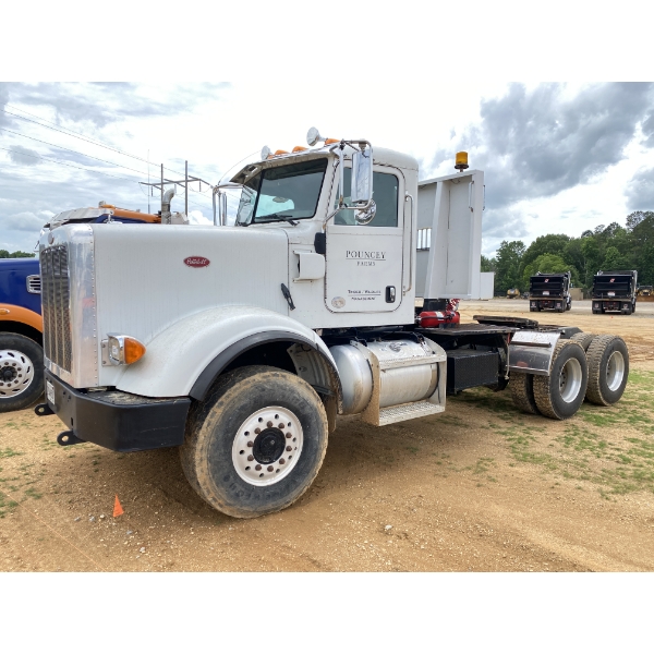 2010 PETERBILT 367 Day Cab Truck