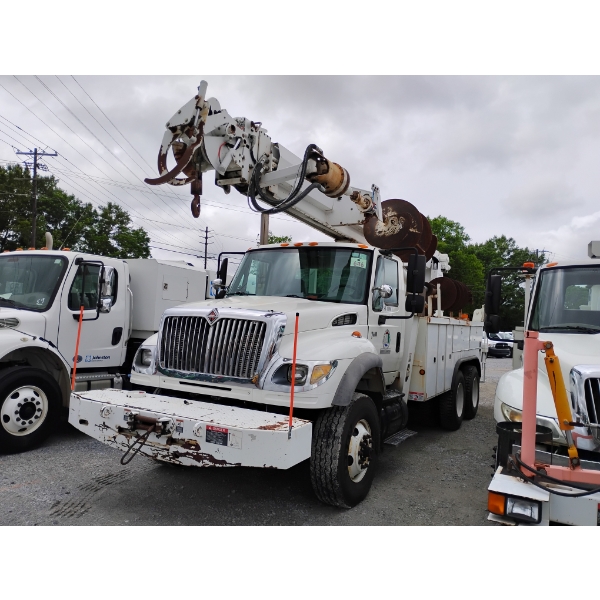 2005 INTERNATIONAL 7600 Digger Derrick Truck