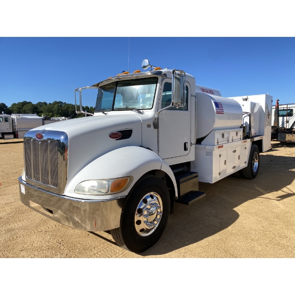 2005 PETERBILT 335 Fuel / Lube Truck