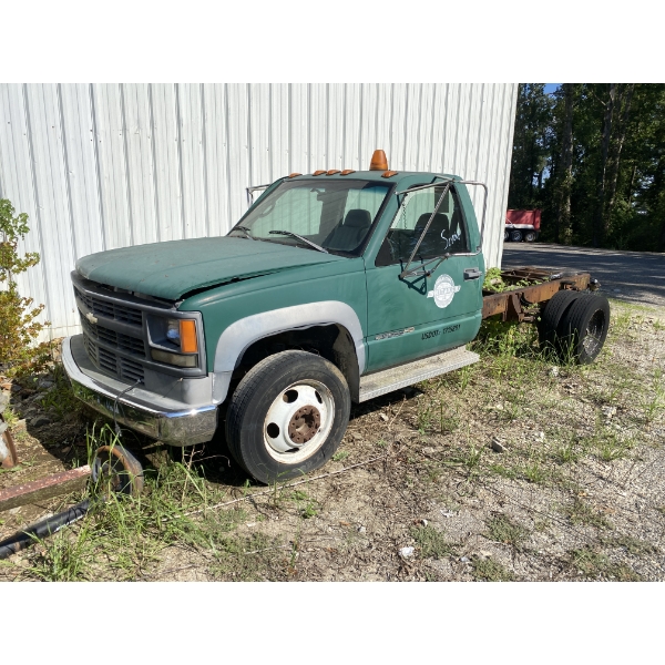 1996 CHEVROLET 3500 HD Cab and Chassis Truck