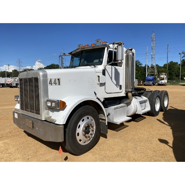 2005 PETERBILT 378 Day Cab Truck