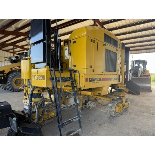 2022 GOMACO GT 3600 SLIPFORM PAVER Concrete Paver