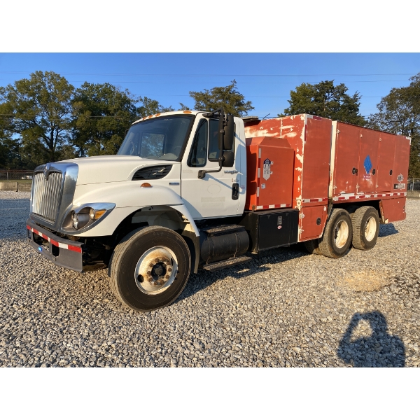 2009 INTERNATIONAL 7500 Fuel / Lube Truck