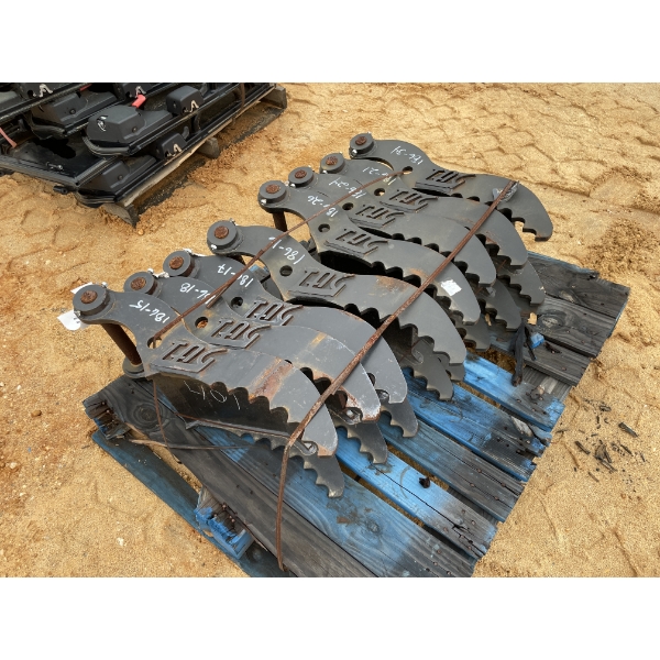 TAG THUMBS ( 8 EACH)