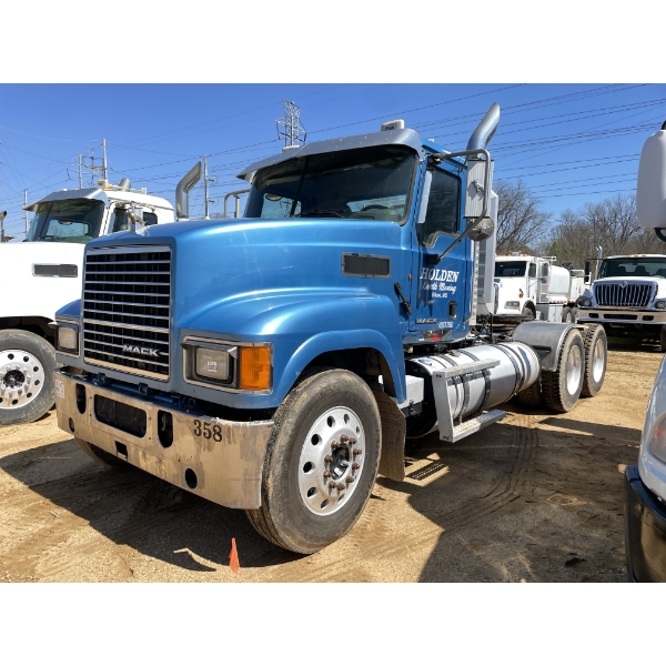2011 MACK CHU613 Day Cab Truck