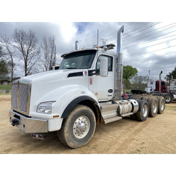 2025 KENWORTH T880 Day Cab Truck