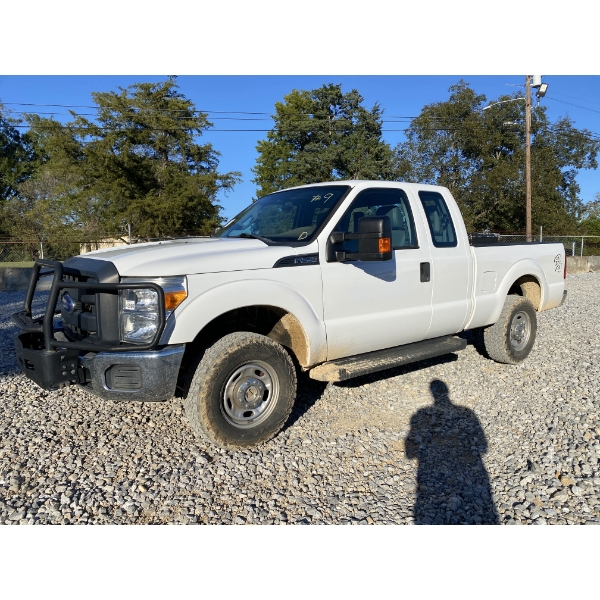 2015 FORD F250 XL Pickup Truck