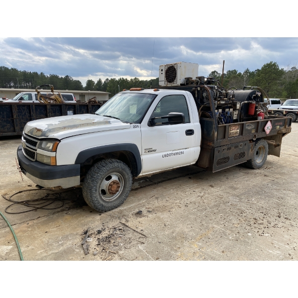2006 CHEVROLET SILVERADO 3500 Fuel / Lube Truck