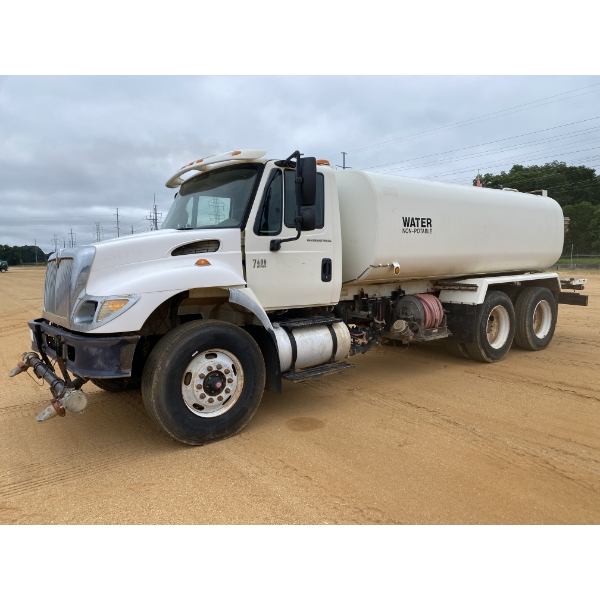 2007 INTERNATIONAL 7400 Water Truck