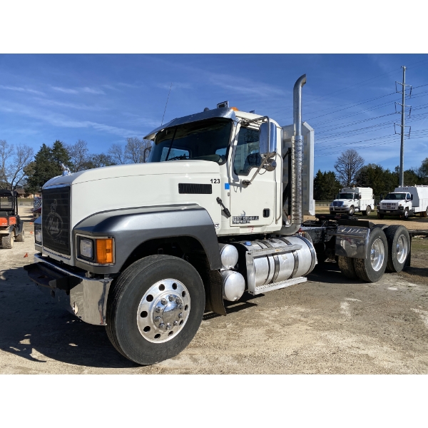 2018 MACK CHU613 Day Cab Truck
