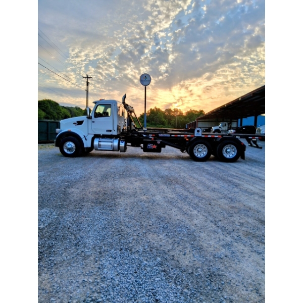 2026 PETERBILT 567 Roll Off Truck