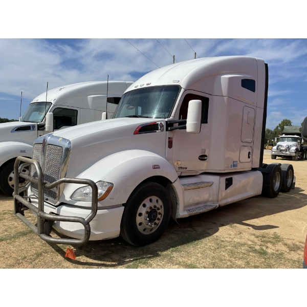 2019 KENWORTH T680 Sleeper Truck