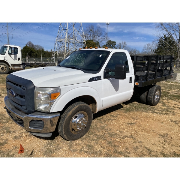 2015 FORD F350 XL Flatbed Truck
