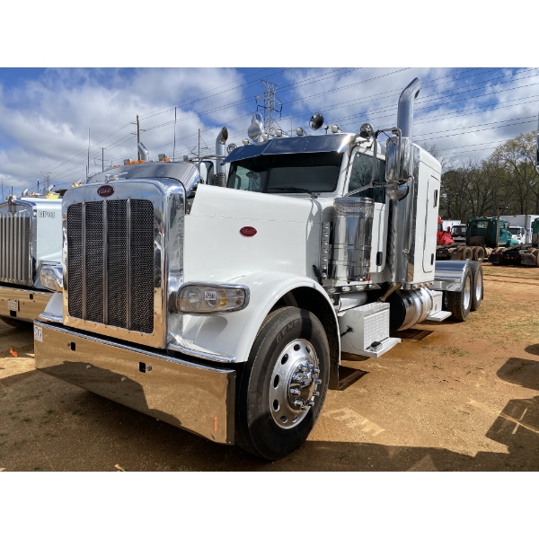 2021 PETERBILT 389 Sleeper Truck