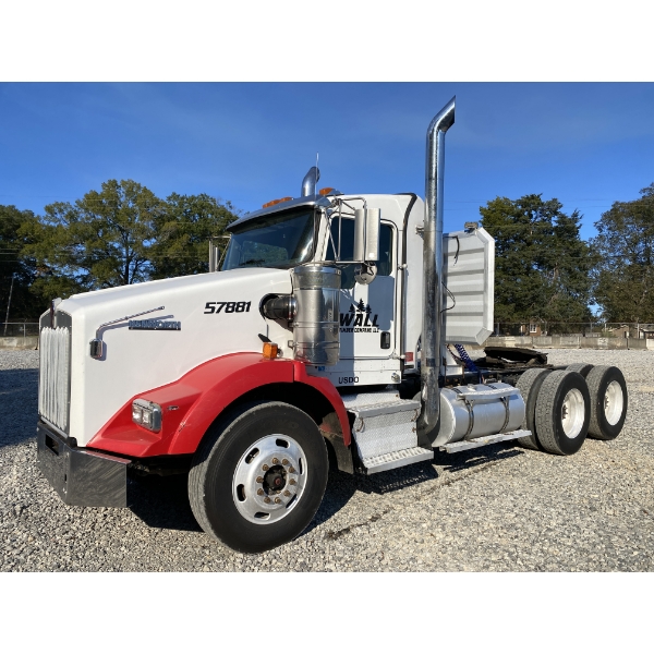 2014 KENWORTH T800 Day Cab Truck