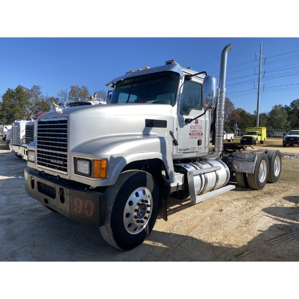 2015 MACK CHU613 Day Cab Truck