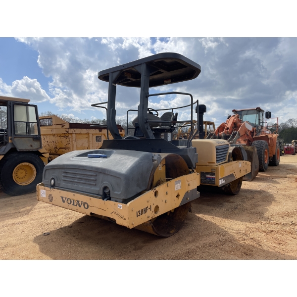 2010 VOLVO DD138HF Roller