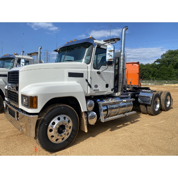 2025 MACK PI64T Day Cab Truck