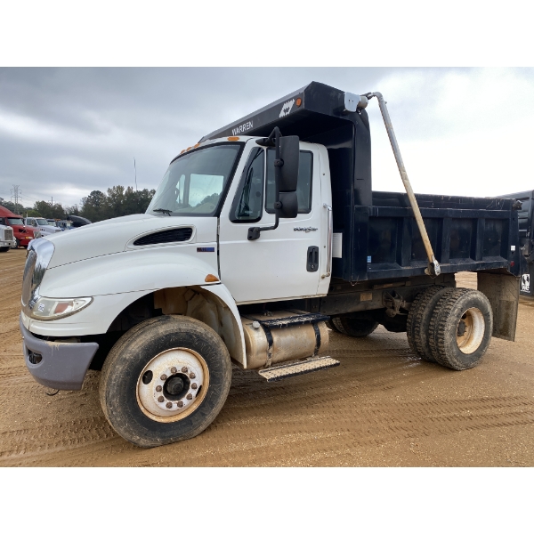 2013 INTERNATIONAL DURASTAR 4400 Dump Truck