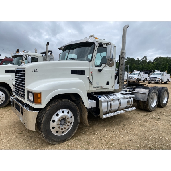 2017 MACK CHU613 Day Cab Truck