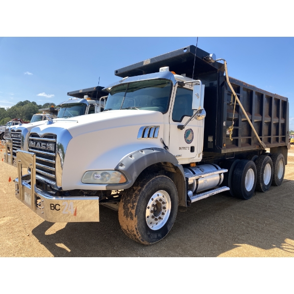 2009 MACK GU813 Dump Truck