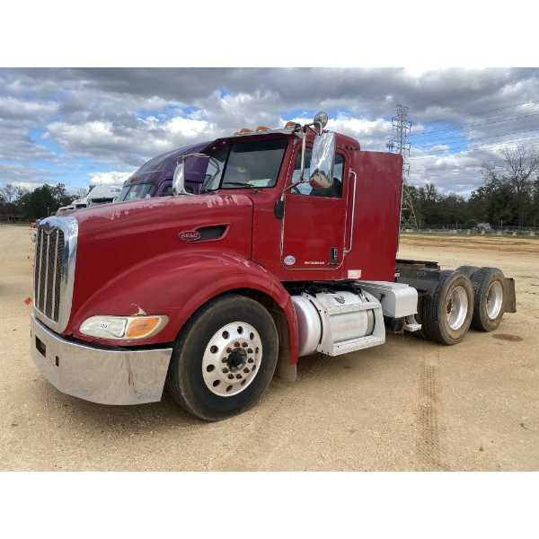 2013 PETERBILT 386 Day Cab Truck
