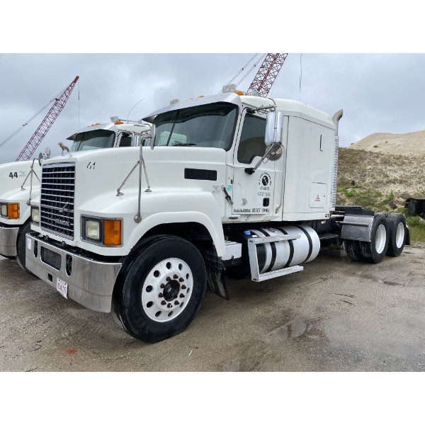 2016 MACK CHU613 Sleeper Truck