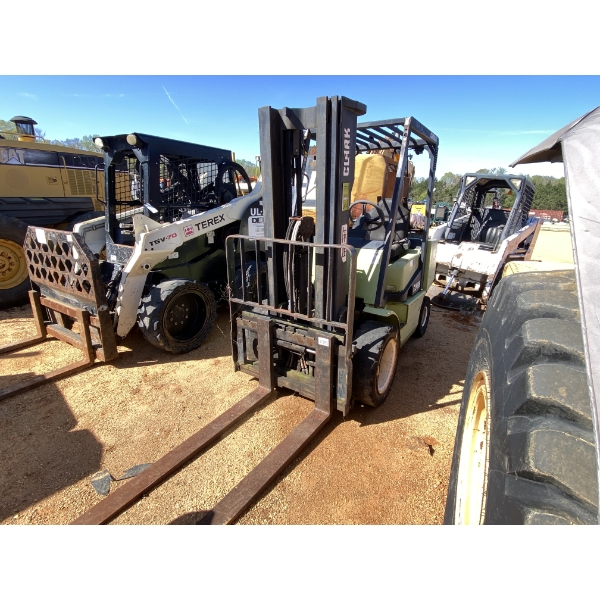 CLARK CGP30 Forklift - Mast