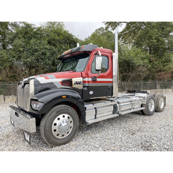 2021 WESTERN STAR 4900 Day Cab Truck