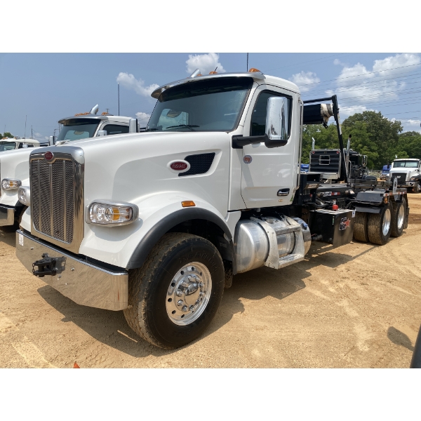 2025 PETERBILT 567 Roll Off Truck