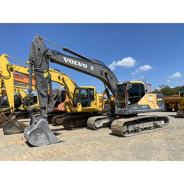 2022 VOLVO EC220EL Excavator