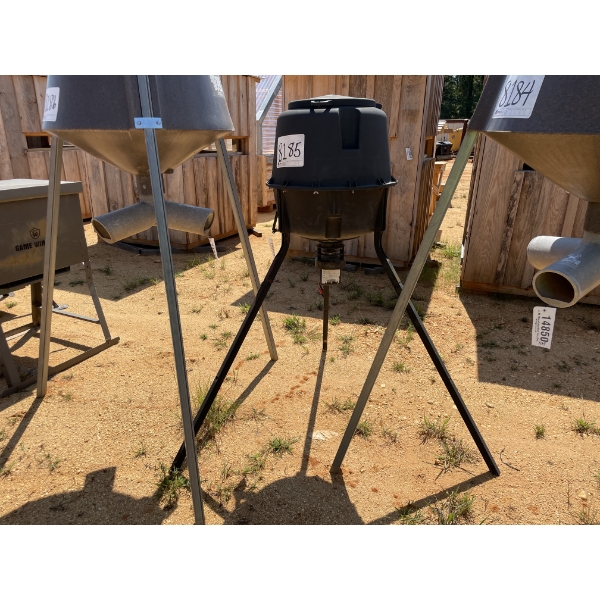 200 LB PLASTIC FEEDER